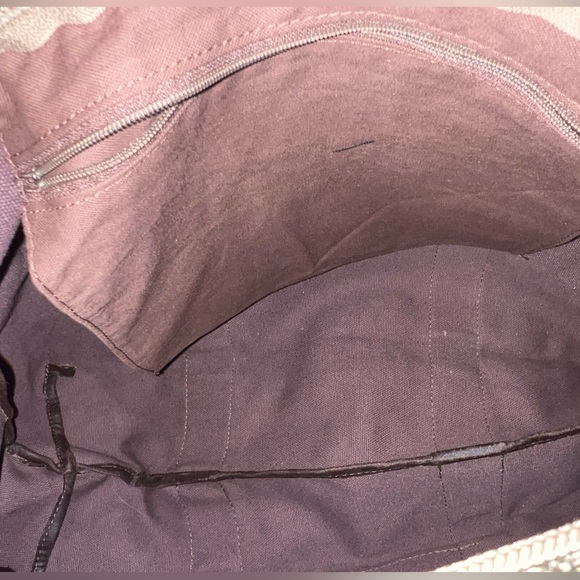 EUC Authentic YSL Giraffe Print Duffle Weekender Bag w/ Cosmetic Pouch Bundle - Picture 6 of 17